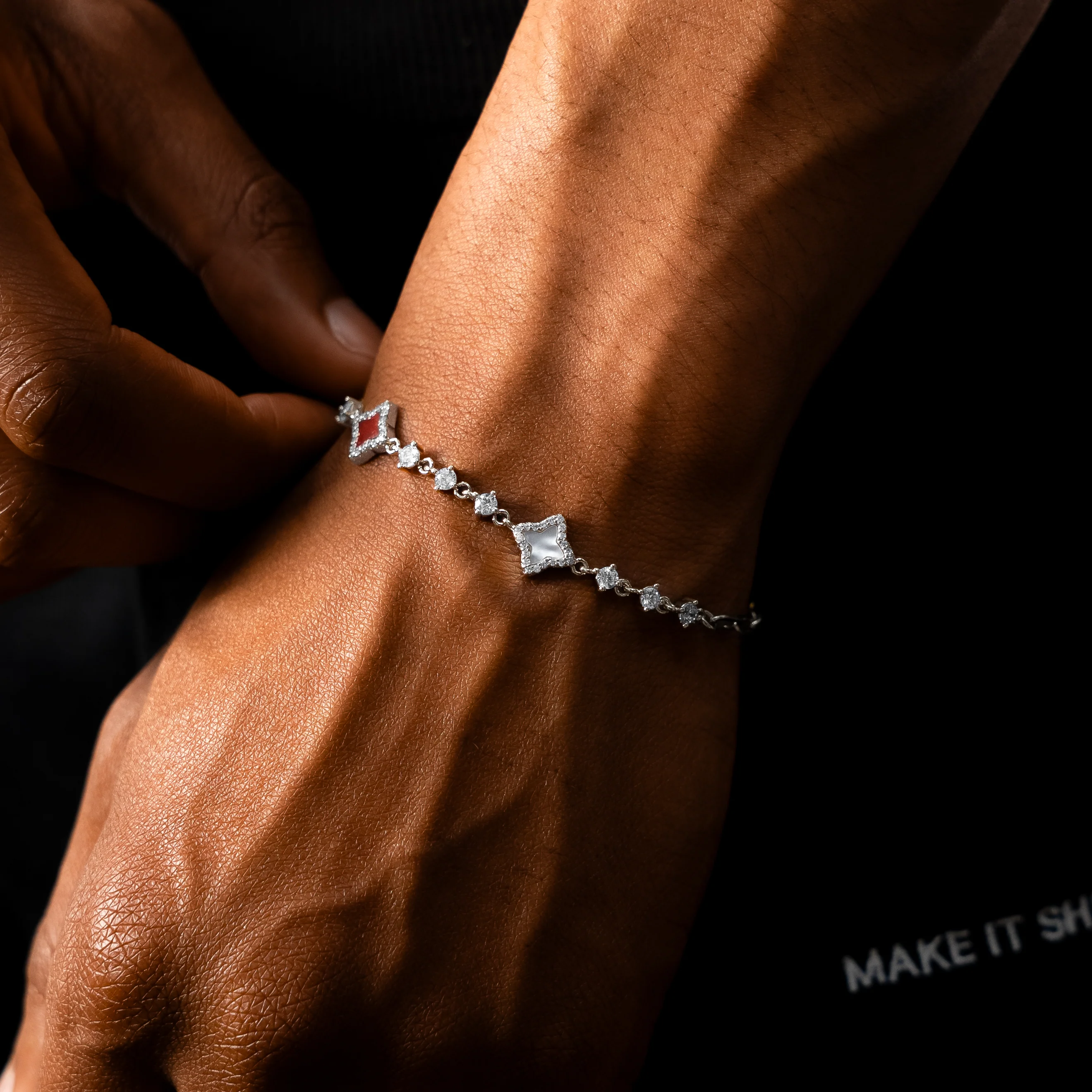 Bracelet Flower Tennis Argenté - Motif Blanc & Rouge - Image 2