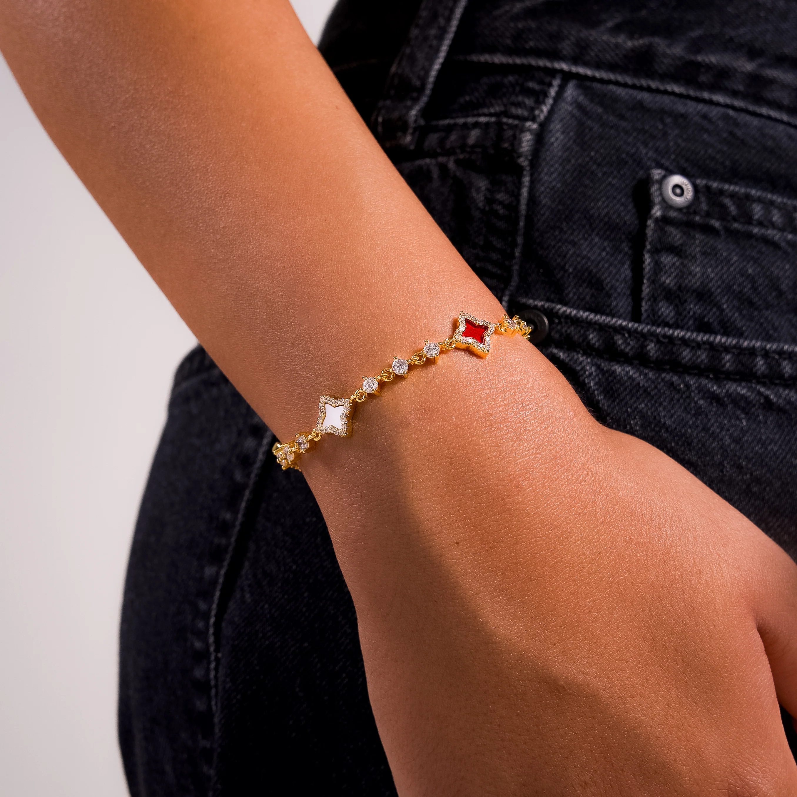Bracelet Flower Tennis Doré - Motif Blanc & Rouge - Image 2