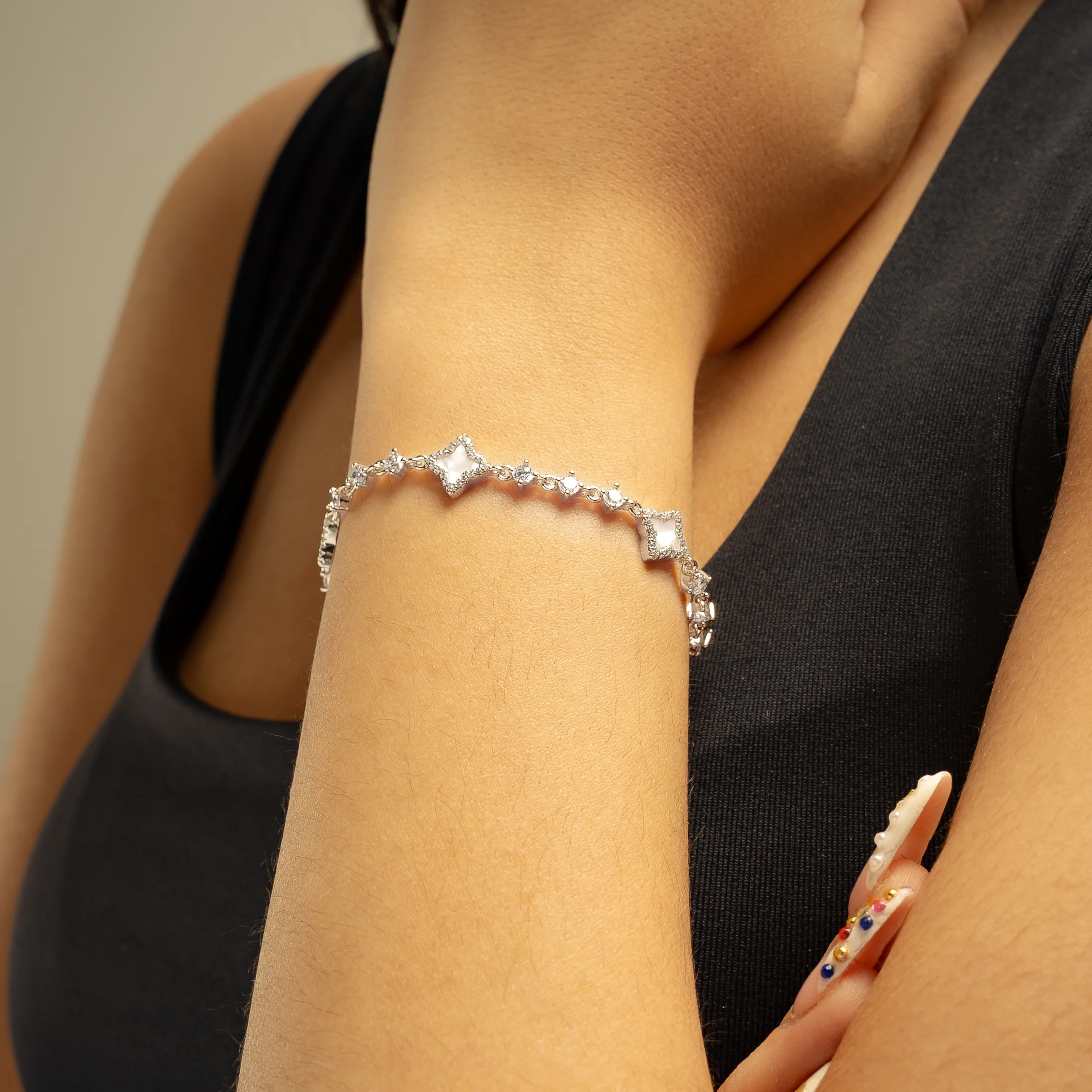 Bracelet Flower Tennis Argenté - Motif Blanc - Image 2