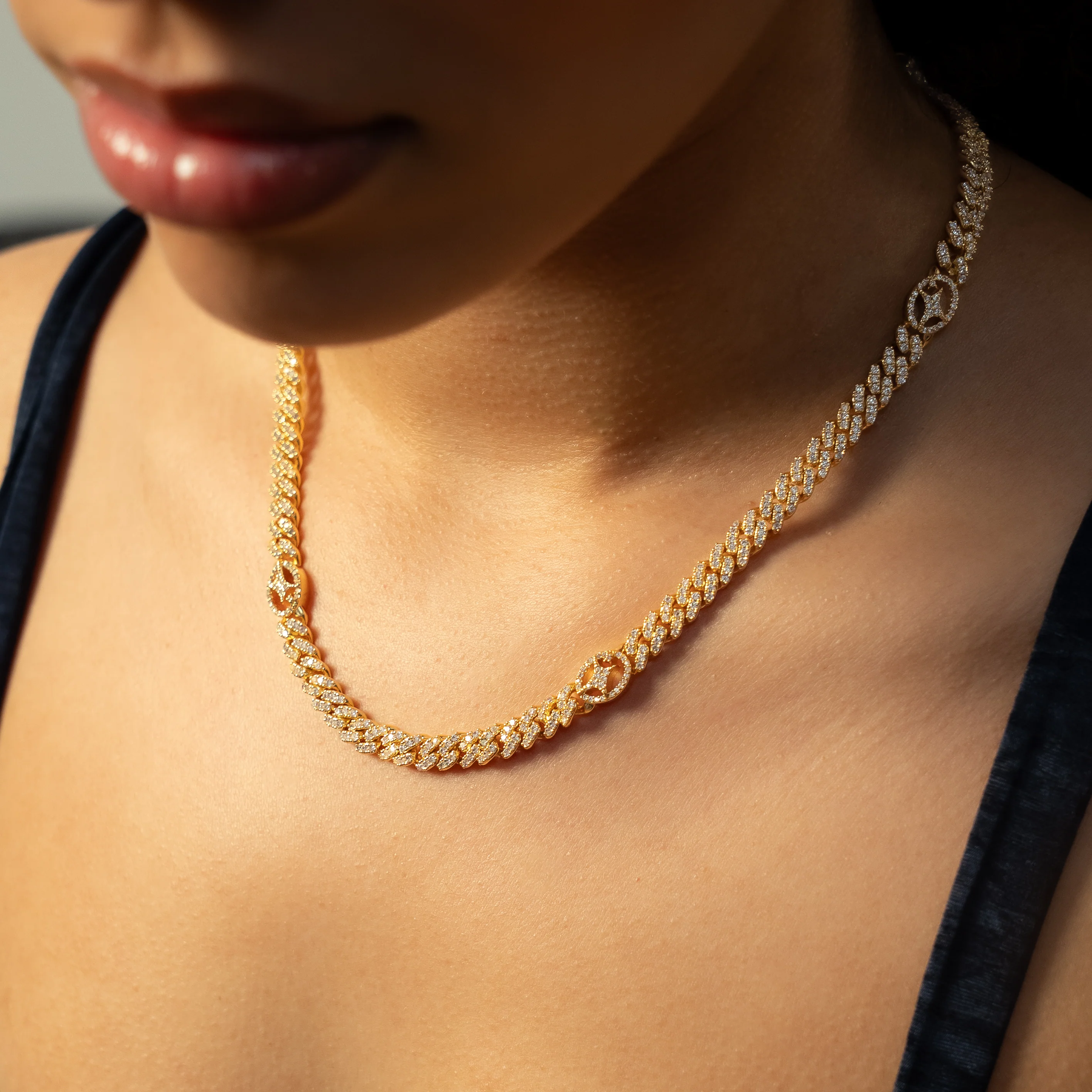 Chaîne Iced Cuban link Signature 5 mm Dorée - Image 2