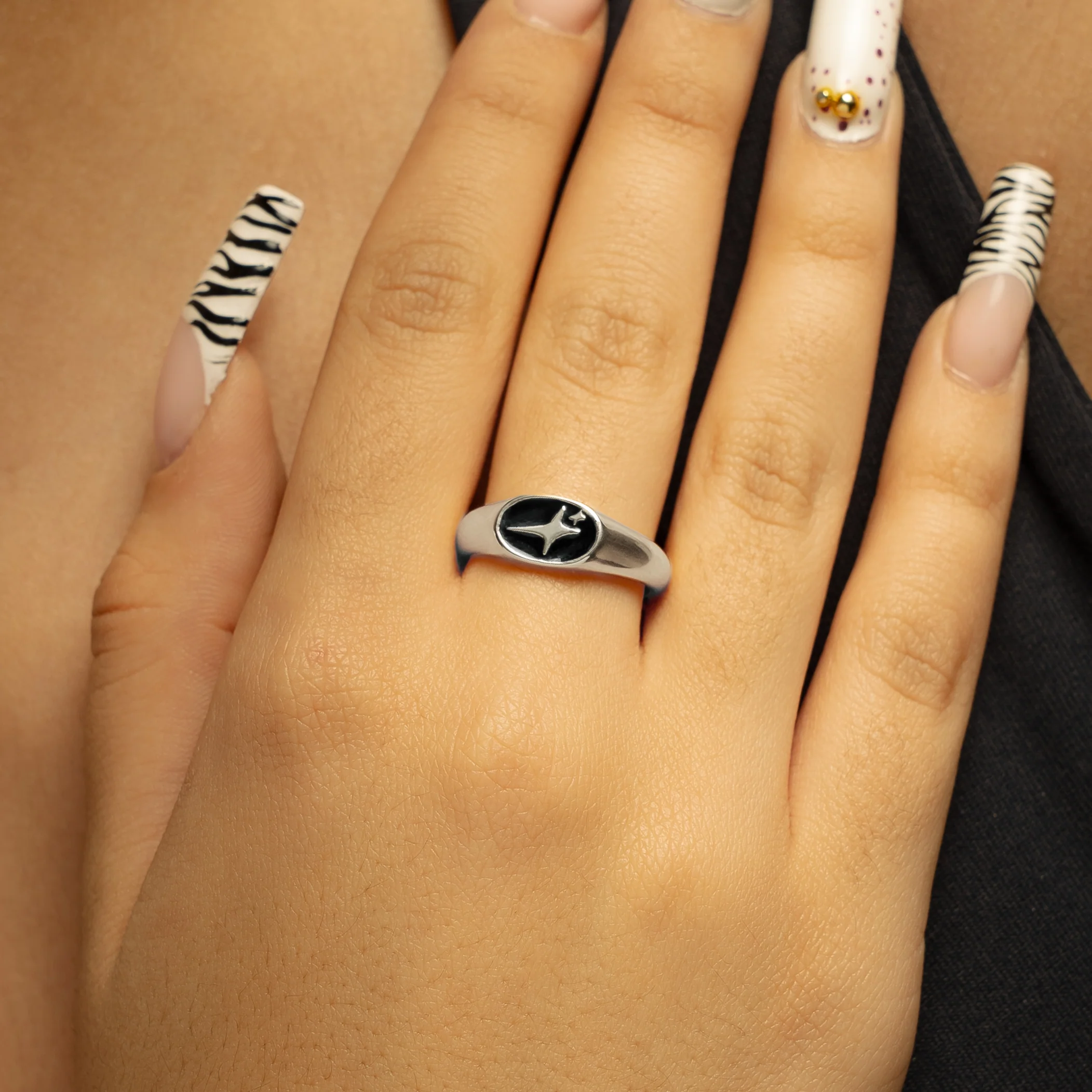 Signature Oval signet ring argentée - Image 2